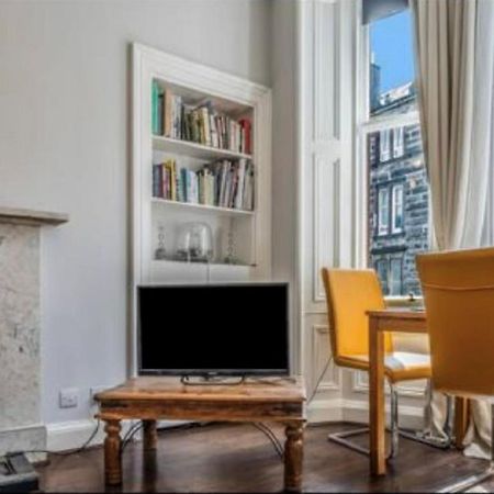 Spacious & Comfortable 3 Bedroom Apartment - Near City Centre - Free Parking Available - Sleeps Up To 5 Guests Edinburgh Eksteriør bilde