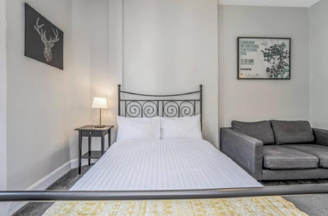 Spacious & Comfortable 3 Bedroom Apartment - Near City Centre - Free Parking Available - Sleeps Up To 5 Guests Edinburgh Eksteriør bilde